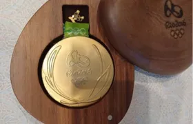 Medalhista de ouro  no futebol das Olimpíadas Rio-2016 vende medalha por R$ 170 mil