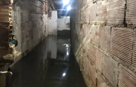 Moradores enfrentam inundações devido a fortes chuvas em São Gonçalo