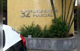 Mulher é denunciada após arremessar uma cadela pelas orelhas