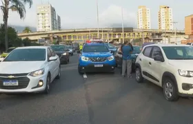 Mulher morre ao cair de viaduto na Linha Amarela