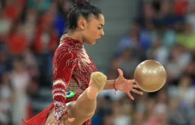 Olimpíadas: Babi Domingos classifica Brasil para a final da ginástica rítmica