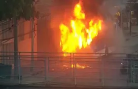 Ônibus pega fogo na Zona Oeste do Rio