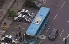 Ônibus que seguia de Maricá com destino ao Rio é assaltado na altura do Into