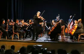 Orquestra da Grota se despede de maestro alemão com espetáculo em Niterói