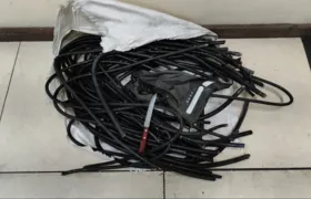 PM prende homens que furtaram 40 metros de cabos em Niterói