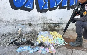 PM prende quatro suspeitos de tráfico de drogas em comunidade de Niterói