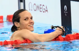 Paralimpíadas: nadadora Carol Santiago conquista terceiro ouro em Paris