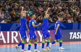 Pela Copa do Mundo de Futsal, Brasil vence a Ucrânia de virada e está na final