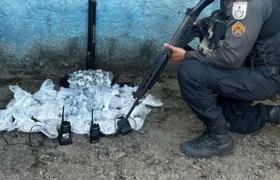 Polícia apreende drogas após tiroteio no Anaia Grande, em São Gonçalo