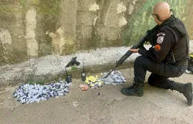 Policiais Militares prendem dois acusados de tráfico de drogas em Niterói