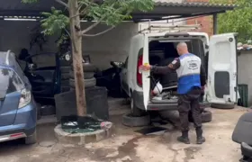 Policiais descobrem oficina de desmanche de veículos em Itaboraí