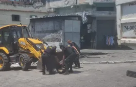 Policiais fazem retirada de barricadas em diferentes bairros de Niterói