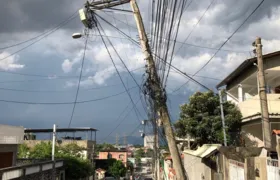 Poste com risco de queda causa preocupação no Colubandê, SG