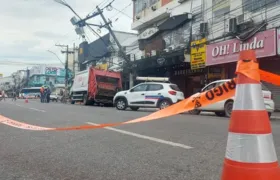 Poste parte ao meio e deixa 47 estabelecimentos sem energia em SG