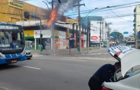 Poste pega fogo no Centro de São Gonçalo