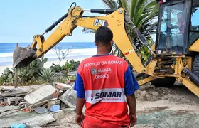 Prefeitura de Maricá retira áreas de lazer irregulares em Cordeirinho