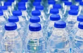 Prefeitura de Niterói distribui água mineral para moradores de comunidades