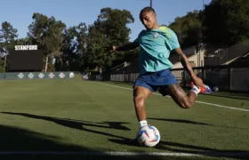 Raphinha volta a ser titular do Brasil na partida contra a Colômbia