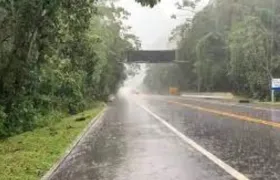 Rio-Teresópolis é interditada devido ao grande volume de chuva; pista já reabriu