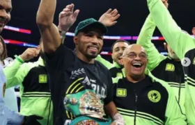 Robson Conceição é recebido com festa na Bahia após ser campeão mundial de boxe