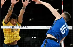 Seleção brasileira de vôlei perde na estreia para a Itália