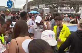 Show de Taylor Swift no Rio tem confusão por lugar na fila e cambistas