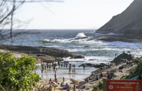 Símbolo de beleza com uma natureza exuberante, Praia de Itacoatiara é cartão postal de Niterói