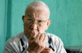 Sobrevivente da bomba de Hiroshima faz 100 anos e ganha homenagem