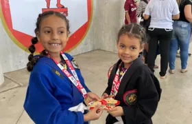 Talento mirim: Irmãs gonçalenses de 7 e 5 anos vencem Mundial de Jiu-jitsu