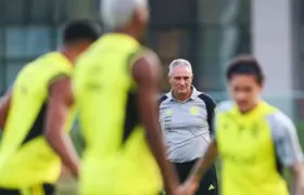 Tite testa nova formação para o Flamengo enfrentar o Bragantino, no sábado