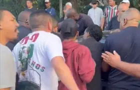 Torcedores do Fluminense vão ao CT e protestam contra a má fase do clube