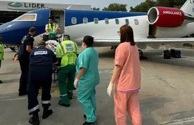 Turista que ficou em estado grave após sofrer lesão na cabeça durante passeio de barco em Arraial do Cabo deixa hospital com destino a Portugal