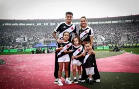 Vasco apresenta Philippe Coutinho em São Januário com grande festa