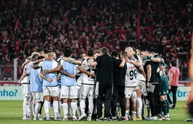 Vasco pode ter dois desfalques para o clássico contra o Flamengo, no domingo (15)