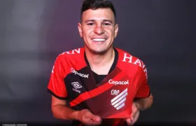 Vasco se aproxima de contrato com Hugo Moura, ex-Flamengo