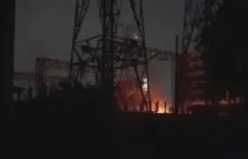 Vídeo: Subestação de companhia de luz pega fogo em Nova Iguaçu