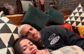 Vinicius Souza, namorado de Anitta, posta foto em momento de chamego com a cantora