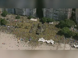 Aliados de Bolsonaro fazem ato político em Copacabana