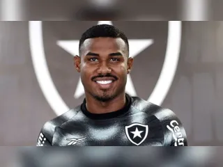 Botafogo apresenta Cuiabano, novo lateral da equipe