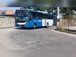 Buracos na saída dos ônibus no Terminal de Niterói preocupam passageiros