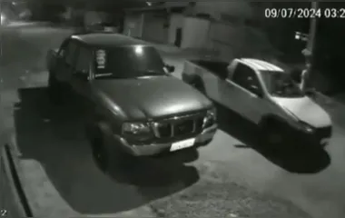 Câmeras de segurança registram furto de carro em Macaé