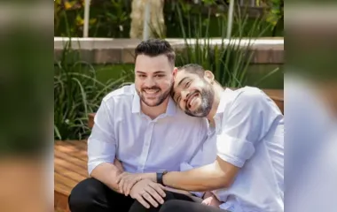 Casal homossexual denuncia empresa que se negou a fazer os convites de casamento