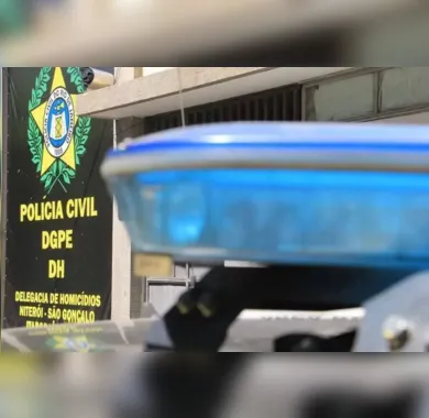 Homem morre e fuzil é apreendido em operação no Cubango, em Niterói