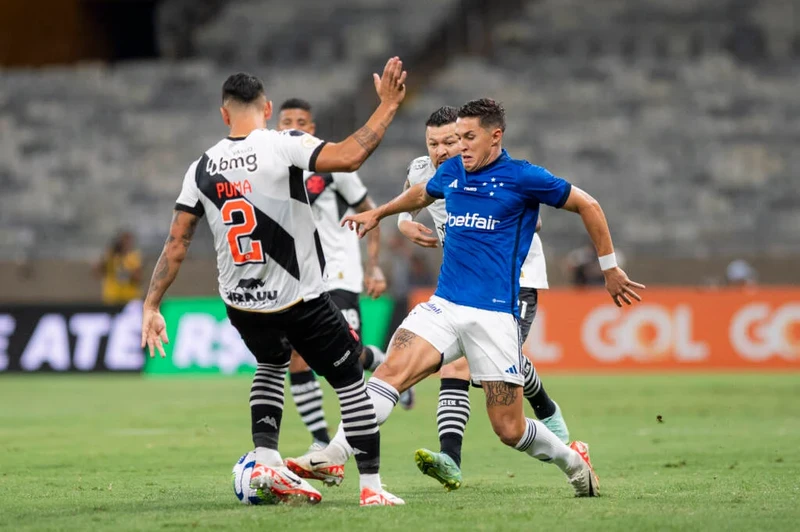 Corinthians marca e empata com Cruzeiro no fim do jogo 