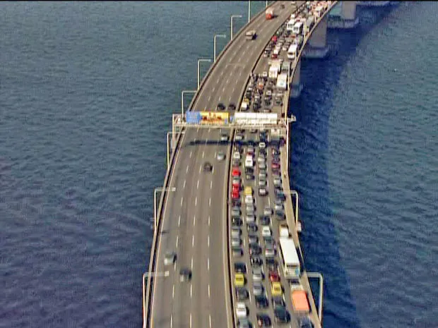 Às 08h35, a concessionária informou que o tempo de travessia no sentido Niterói havia diminuído para 60 minutos