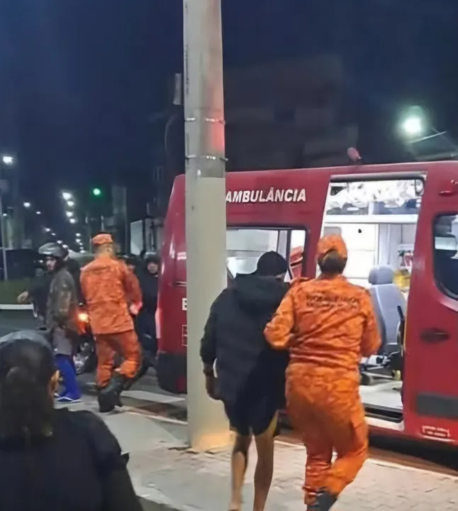 Agentes do Corpo de Bombeiros foram acionados para ocorrência de queda de moto no bairro Porto da Madama