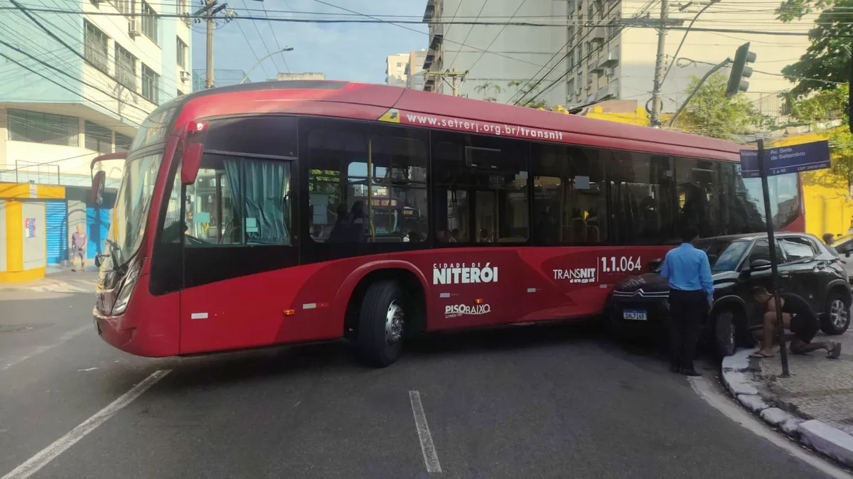 Equipes da Nittrans estiveram no local para orientar os motoristas