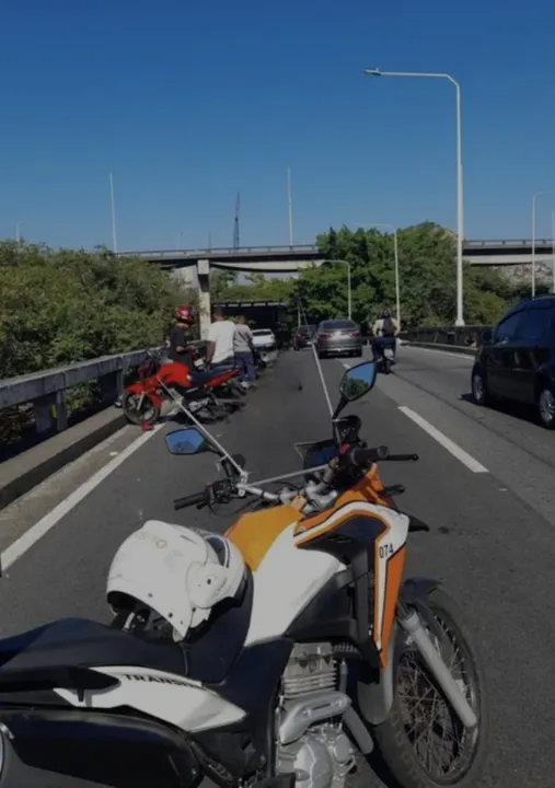 Uma equipe da Nittrans está no local para orientar os motoristas