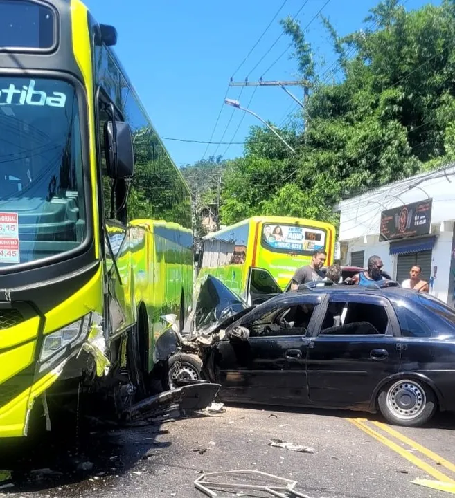 Pelo menos duas pessoas ficaram feridas