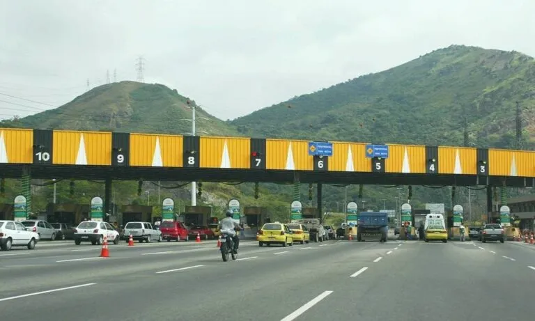 Depois de quase seis anos de negociação, a prefeitura do Rio e a concessionária que administra a Linha Amarela firmaram acordo nessa sexta-feira (13)